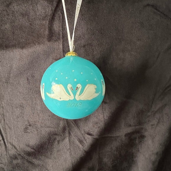 Dillards 2013 12 days of Christmas ornament - Picture 1 of 4